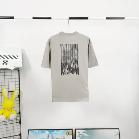 バレンシアガ Tシャツ