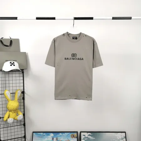 バレンシアガ Tシャツ