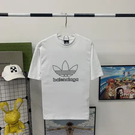 バレンシアガ Tシャツ