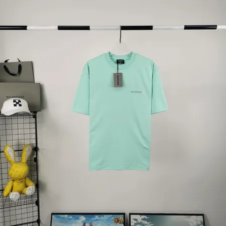 バレンシアガ Tシャツ