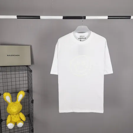 バレンシアガ Tシャツ