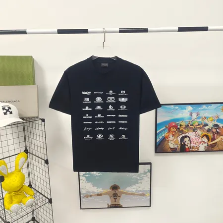 バレンシアガ Tシャツ