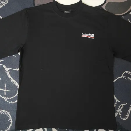 バレンシアガ Tシャツ