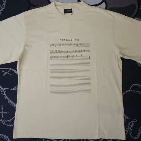 バレンシアガ Tシャツ