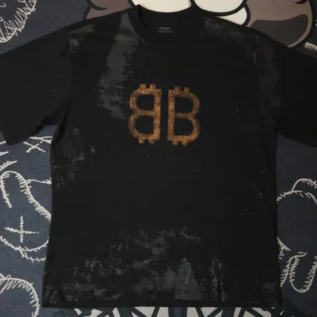 バレンシアガ Tシャツ