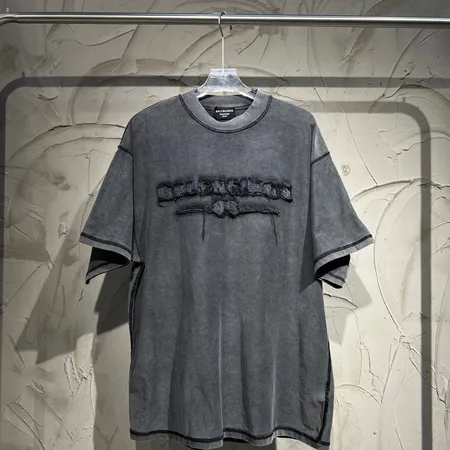 バレンシアガ Tシャツ