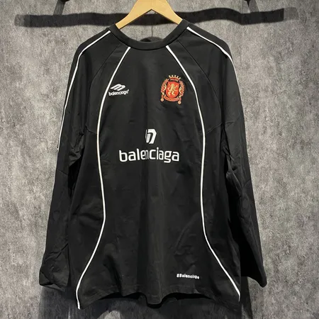 バレンシアガ パーカー