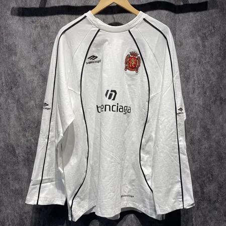 バレンシアガ パーカー