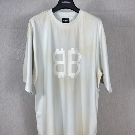 バレンシアガ Tシャツ