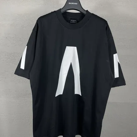 バレンシアガ Tシャツ