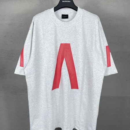 バレンシアガ Tシャツ