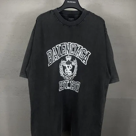 バレンシアガ Tシャツ