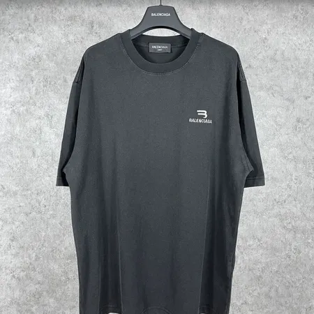 バレンシアガ Tシャツ