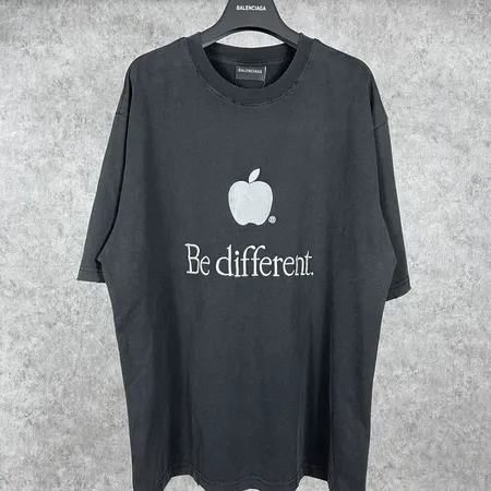 バレンシアガ Tシャツ