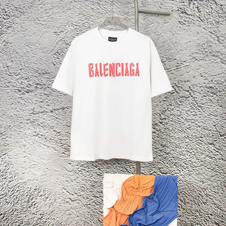 バレンシアガ Tシャツ