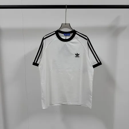 アディダス Tシャツ