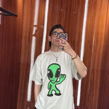 バレンシアガ Tシャツ