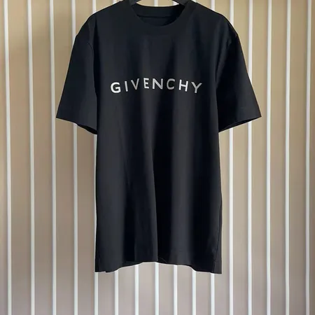 ジバンシィ Tシャツ