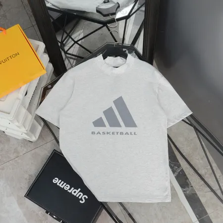 アディダス Tシャツ