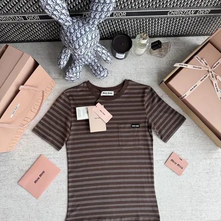 ミュウミュウ Tシャツ