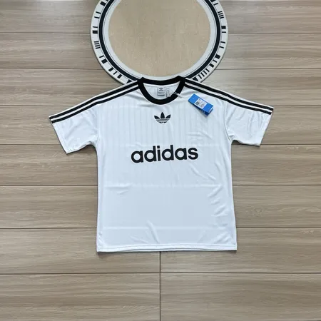 アディダス Tシャツ