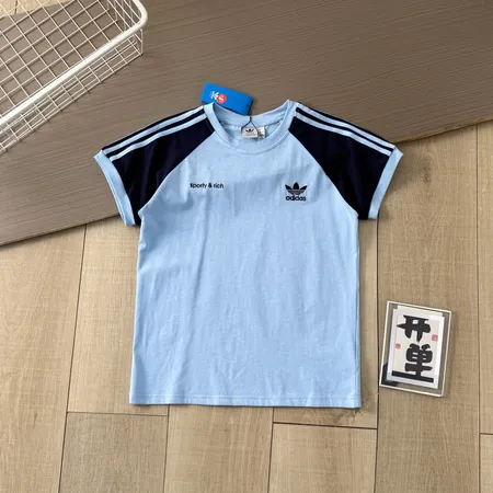 アディダス Tシャツ