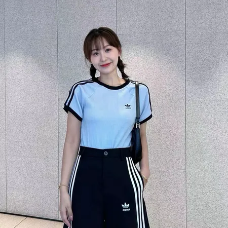 アディダス Tシャツ