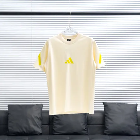 アディダス Tシャツ