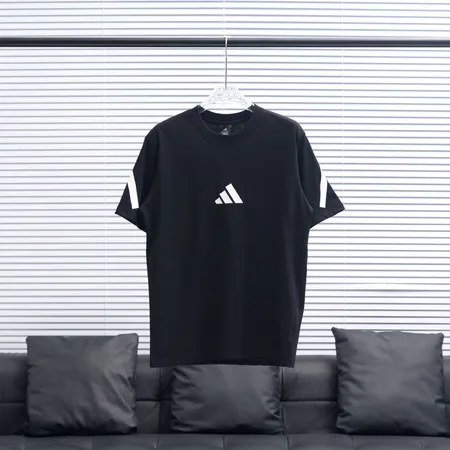 アディダス Tシャツ