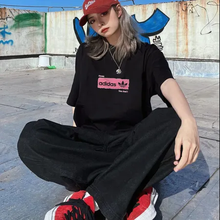 アディダス Tシャツ