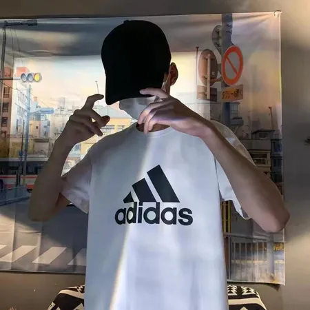 アディダス Tシャツ