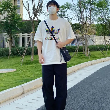 アディダス Tシャツ