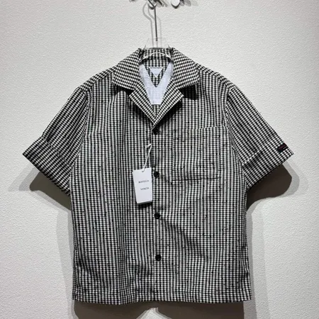 オフホワイト シャツ