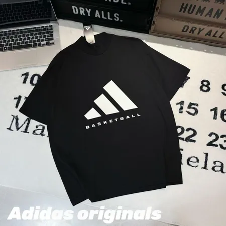 アディダス Tシャツ