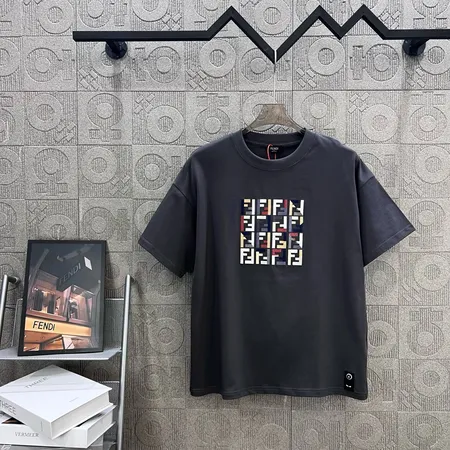 フェンディ Tシャツ