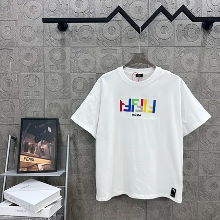 フェンディ Tシャツ