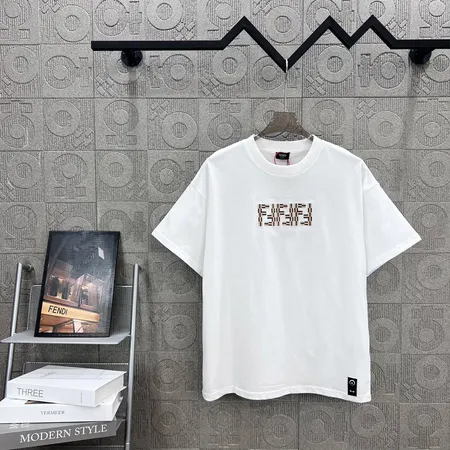 フェンディ Tシャツ