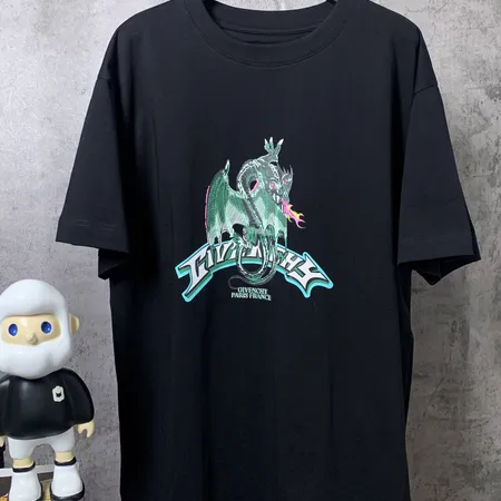 ジバンシィ Tシャツ