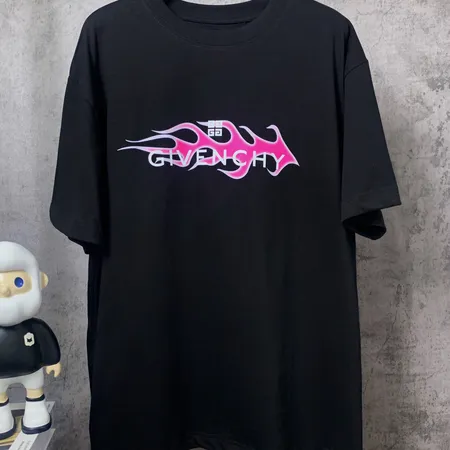 ジバンシィ Tシャツ