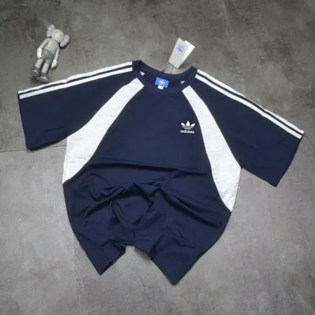 アディダス Tシャツ