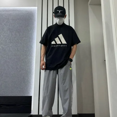 アディダス Tシャツ