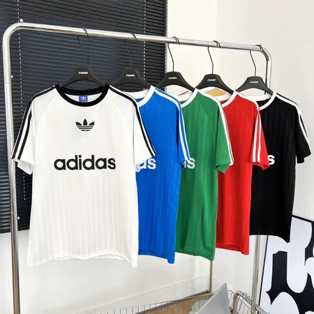 アディダス Tシャツ