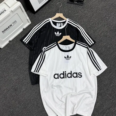 アディダス Tシャツ