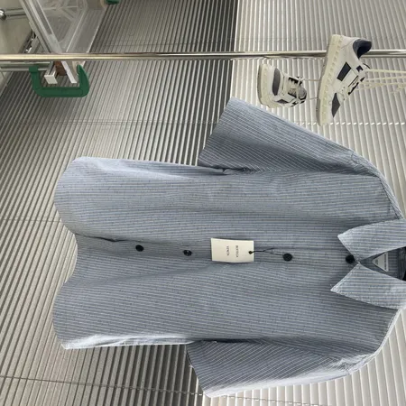 オフホワイト シャツ