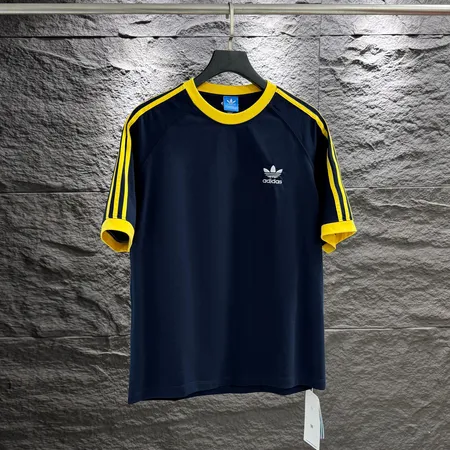 アディダス Tシャツ