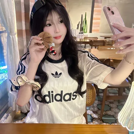 アディダス Tシャツ