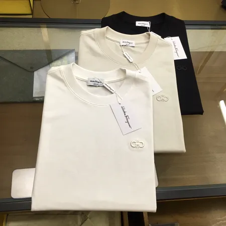 フェラガモ Tシャツ