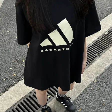 アディダス Tシャツ