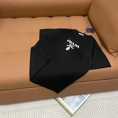 プラダ Tシャツ