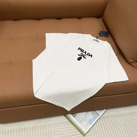 プラダ Tシャツ